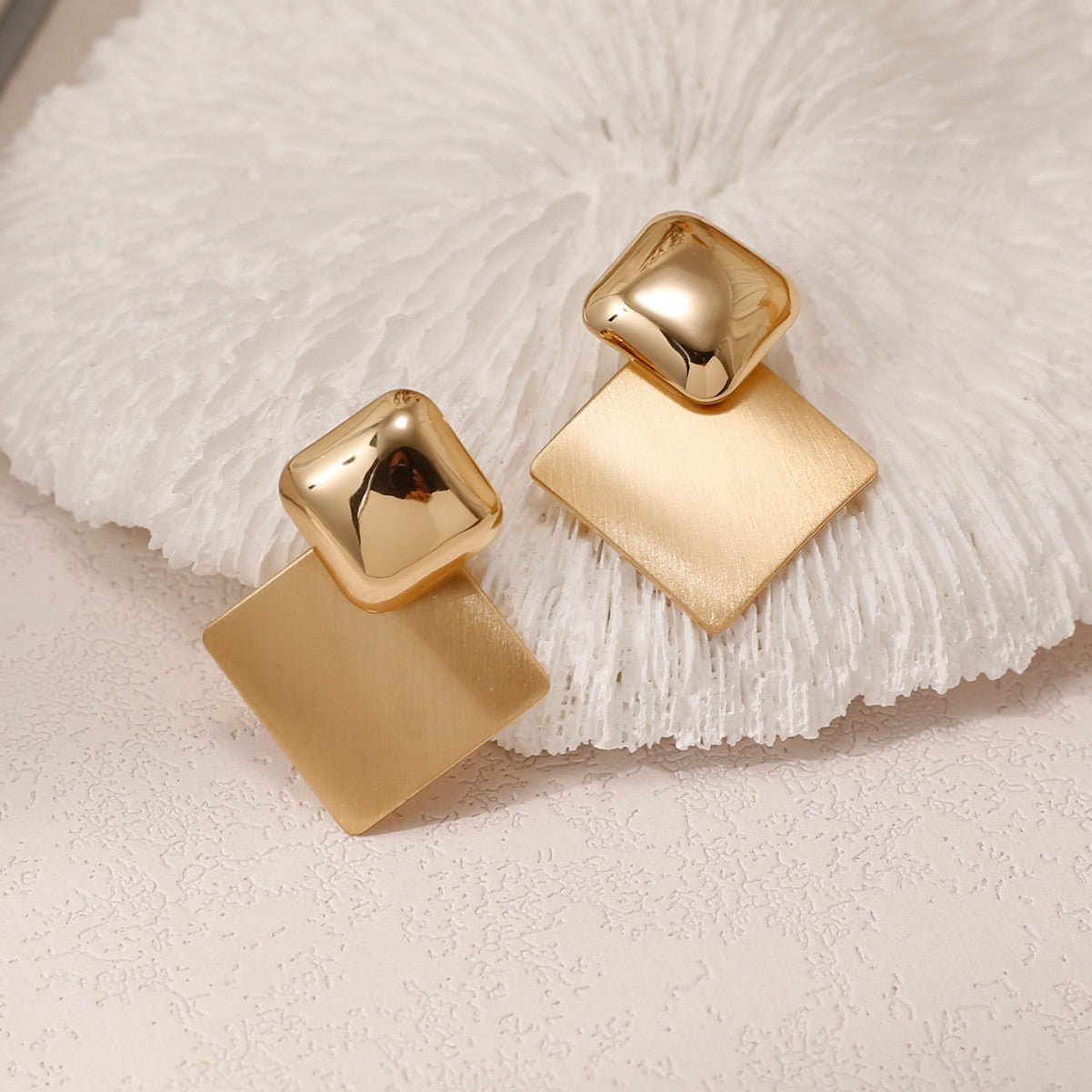 Women's Fashion Metal Frosted Surface Elegant Light Luxury Stud Earrings
