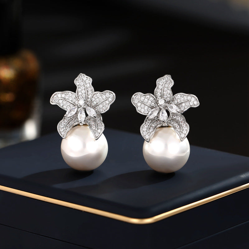 Women's Retro Exaggerated Fairy High-grade Light Luxury Elegant Graceful Lily Stud Earrings