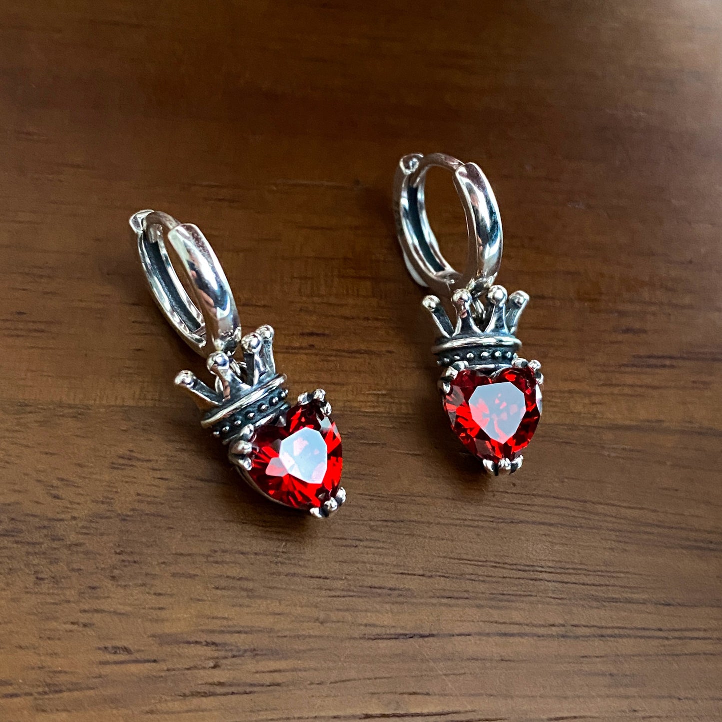 Pigeon Blood Zircon Female Niche Design Light Luxury High-grade Sense Earrings
