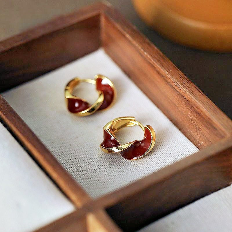 Women's Retro Red Twisted Light Luxury Unique Beautiful Clip Temperament Ear Buckle