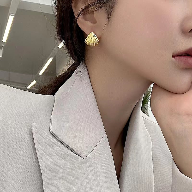 Women's Metal Fan-shaped Shell-shaped High-grade Cold Wind Sier Stud Earrings