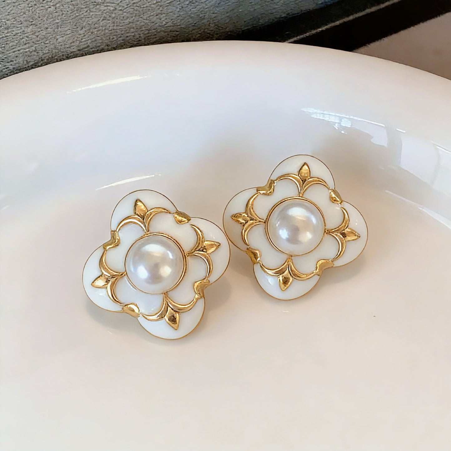 Light Retro Gorgeous Temperament High Sense Ear Stud Earrings