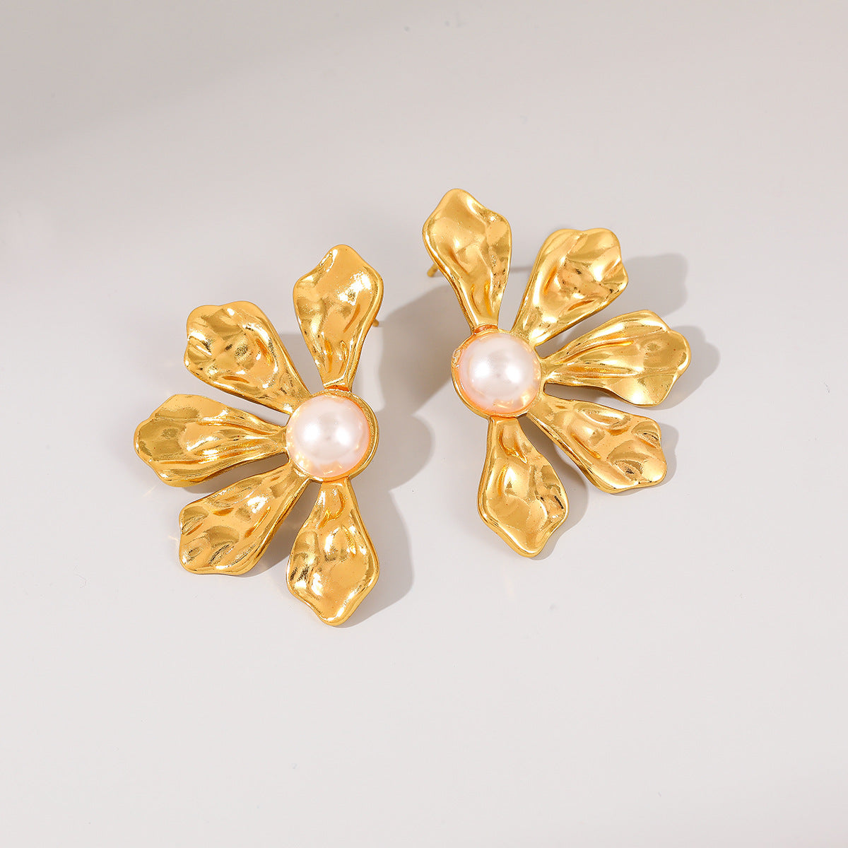 Lines Golden Light Luxury High Sense Pearl-studded Stud Earrings