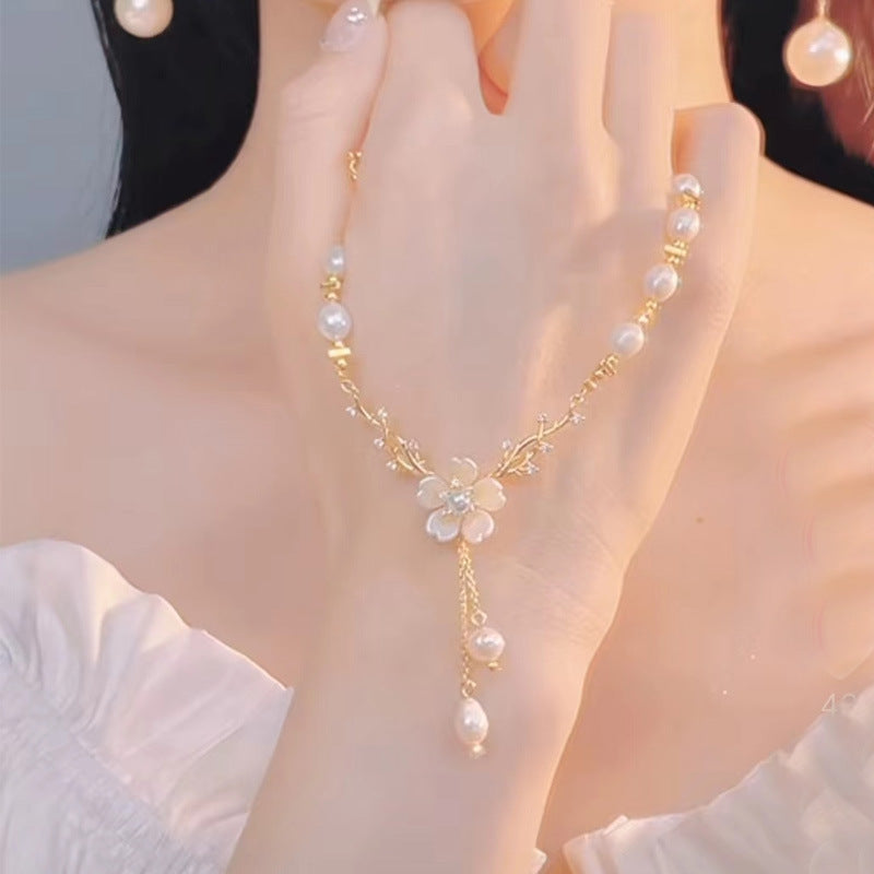 Women's Light Luxury Imitation Natural Freshwater Pearl Grace Clavicle Chain Fairy Necklaces