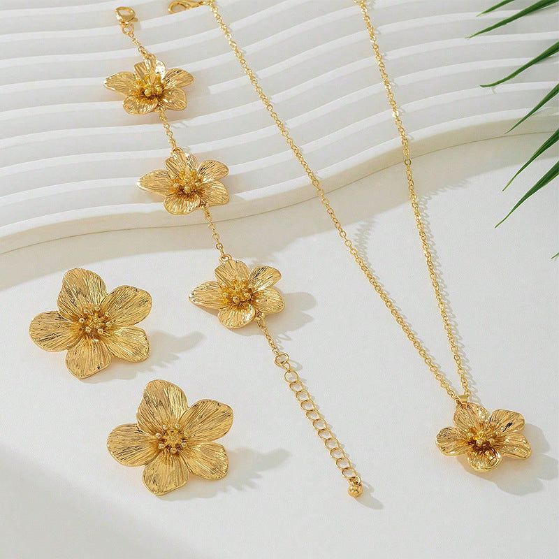 Slouchy Classic Women's Flower Golden Stamen Jewelry Set