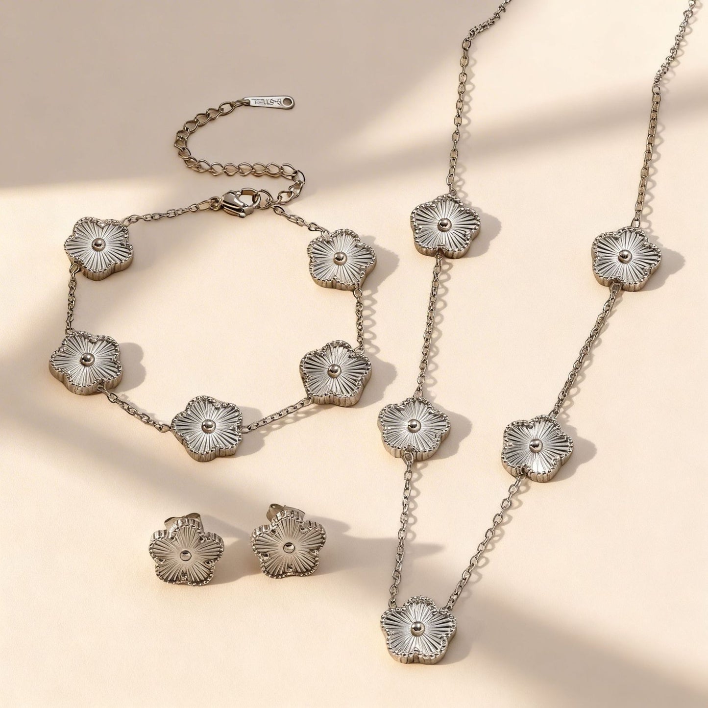 Steel Gold Clover Light Luxury High-grade Parthenocissus Grass Ear Female Necklaces