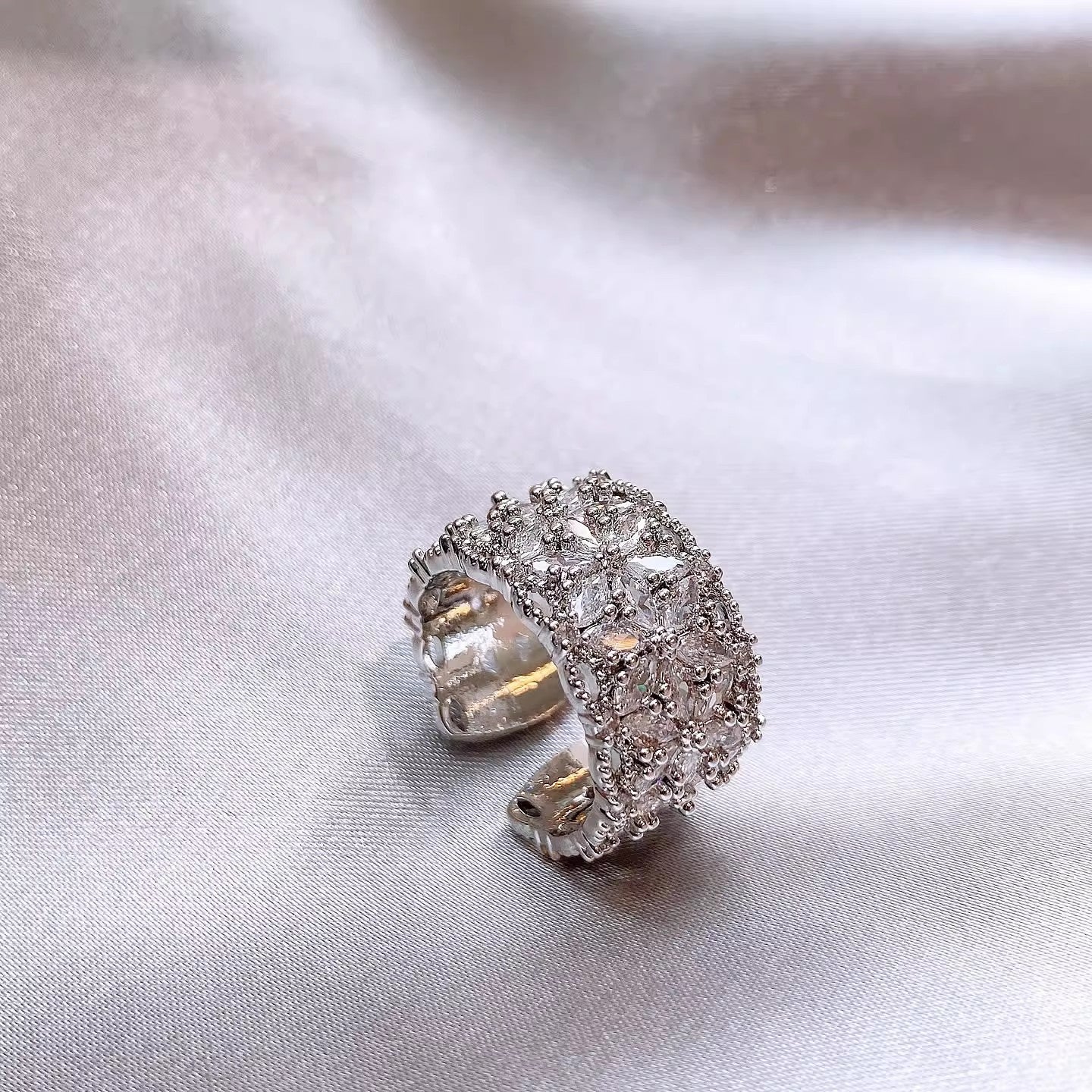 Women's Zirconium Flower Open Elegant Light Luxury Fashion Unique Cold Rings