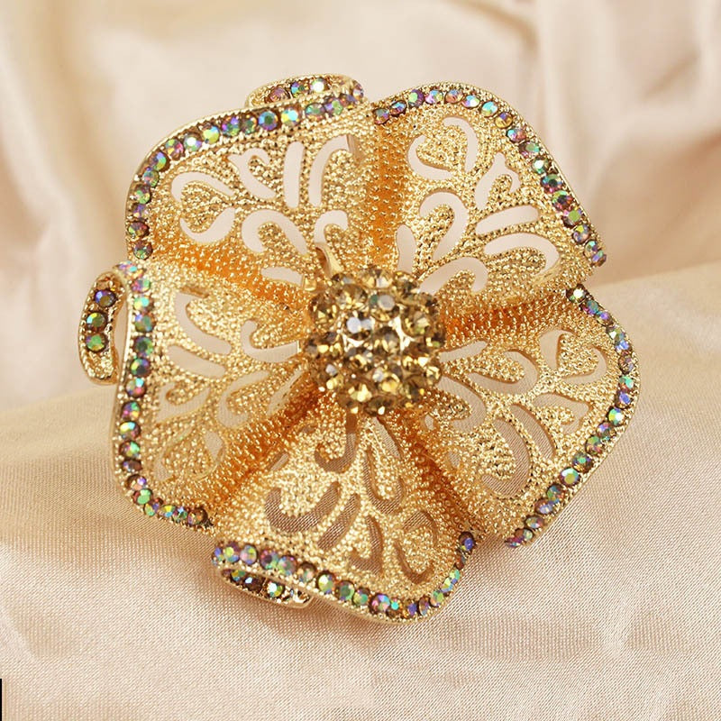 High-grade Flower Open Noble Elegance Retro Hollow Ring