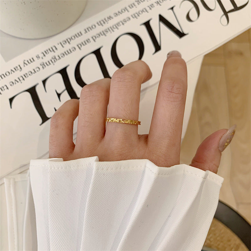 Light Batch Flower Pattern Elegant Female Retro Personality Rings