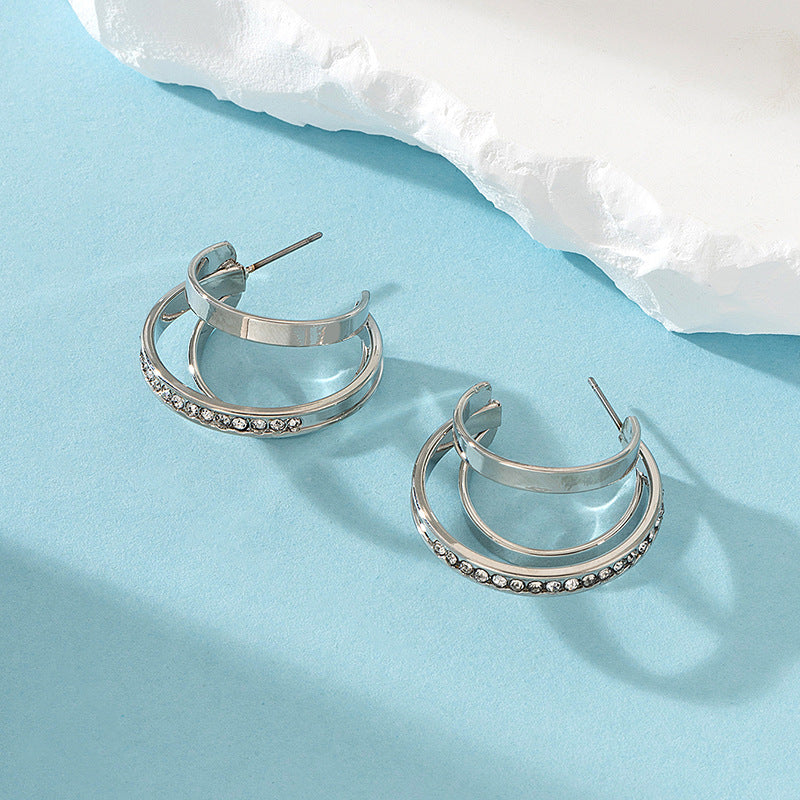 Women's Simple Geometric Shaped Diamond Retro Metal Stud Earrings