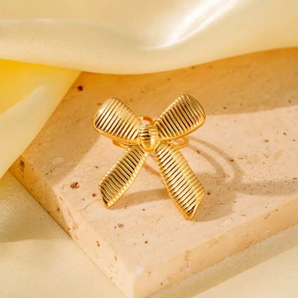 Style Flower Titanium Steel Female Personality Stylish Round Thread Gold Ring