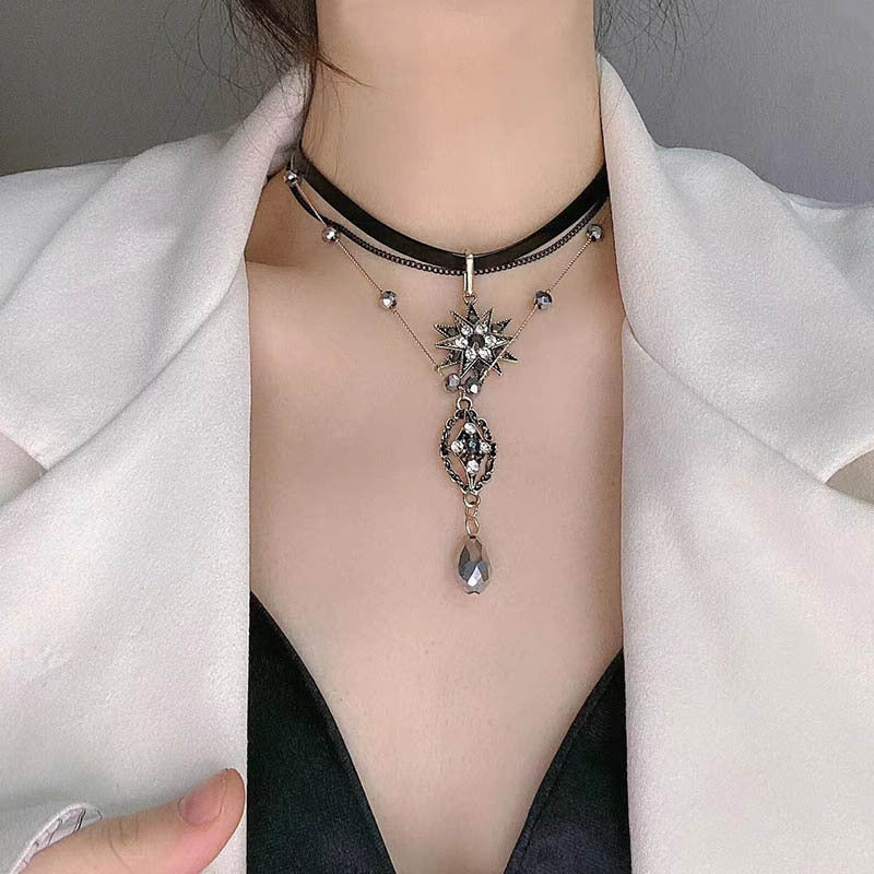 Women's Crystal Leather Fashionable Simple Exquisite High-grade Clavicle Chain Necklaces