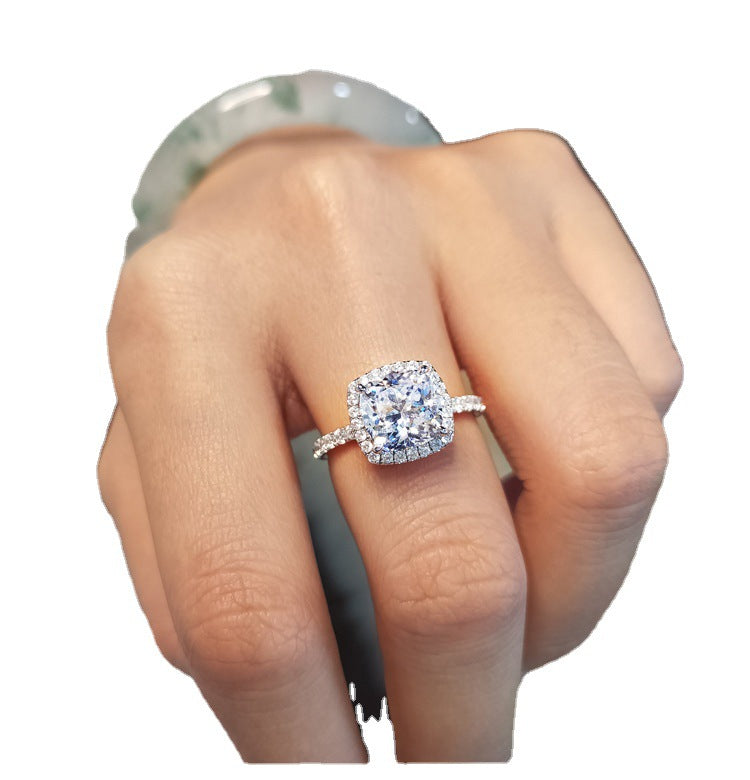 Sier-plated High Carbon Diamond Style Mild Luxury Square 2 Karat Ring