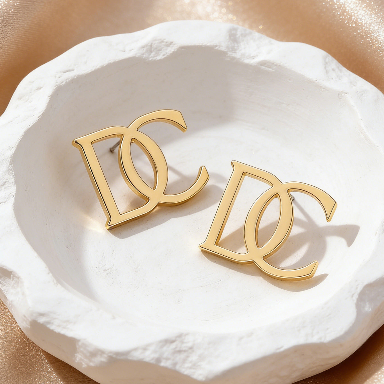 Women's Simple Personality Letters Glazed Surface Ear Minimalist Fashion Stud Earrings