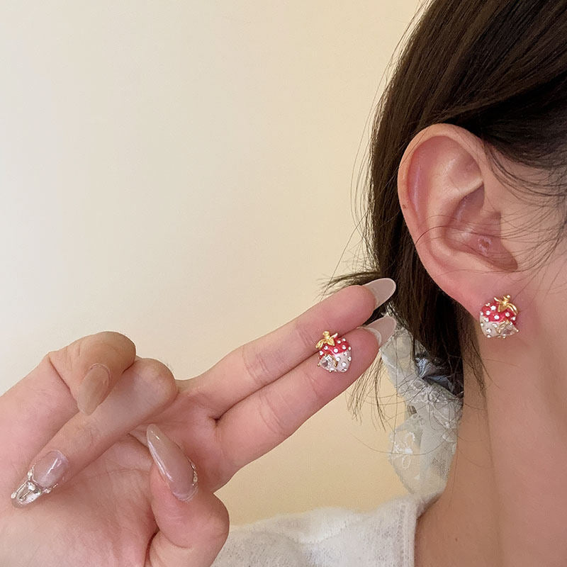 Sweet Elegance Drip Strawberry Loving Heart Zircon Female Design Sense Stud Earrings