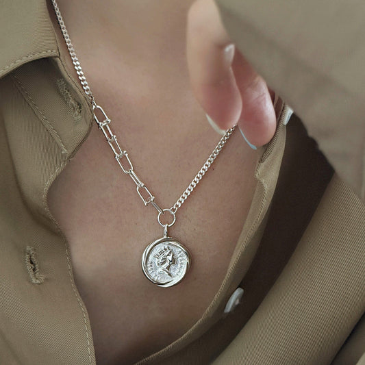 Women's Horseshoe Chain Queen Round For Design Necklaces
