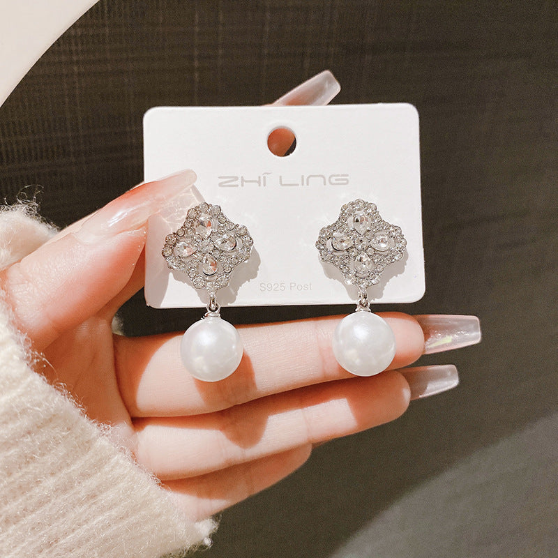 Light Luxury Exquisite Full Rhinestone Zircon Four-leaf Flower Pearl Fashionable Earrings