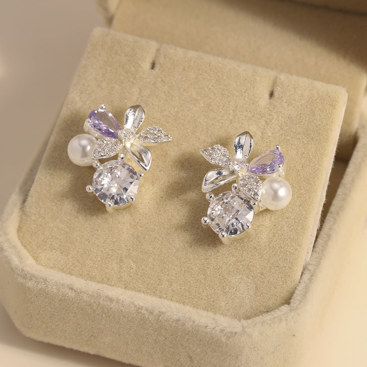 Style Fresh Zircon Flower Pearl Personality Fashion Stud Earrings