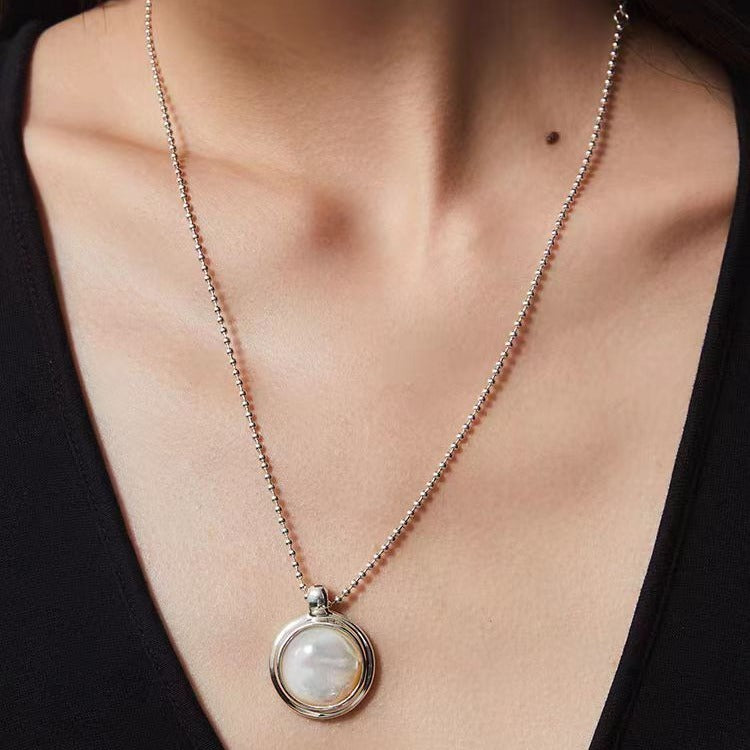 White Shell Round Long Design Fashion Pendants