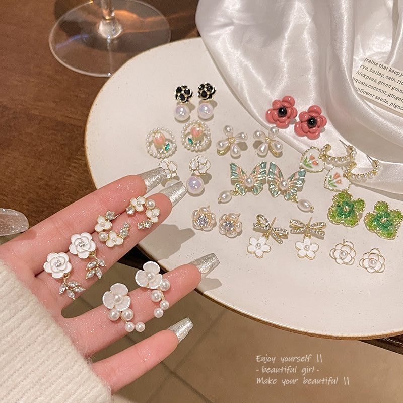 Women's Sier Needle Fresh Flower For Light Luxury Minority High-grade Pearl Stud Earrings