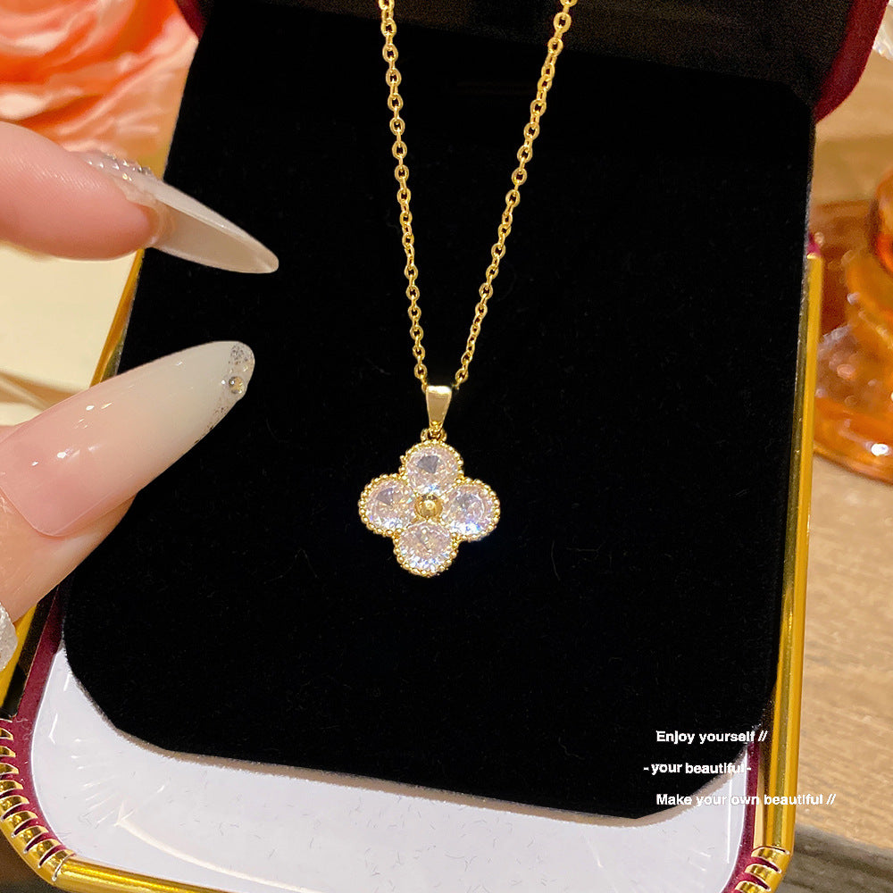 Women's Peach-colored Sweet Four-leaf Light Luxury Fashionable Versatile Clavicle Necklace