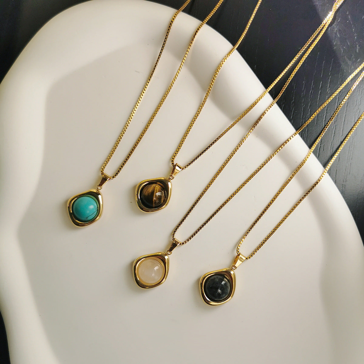Women's Eye Retro Premium Light Luxury Minority Gold Necklace