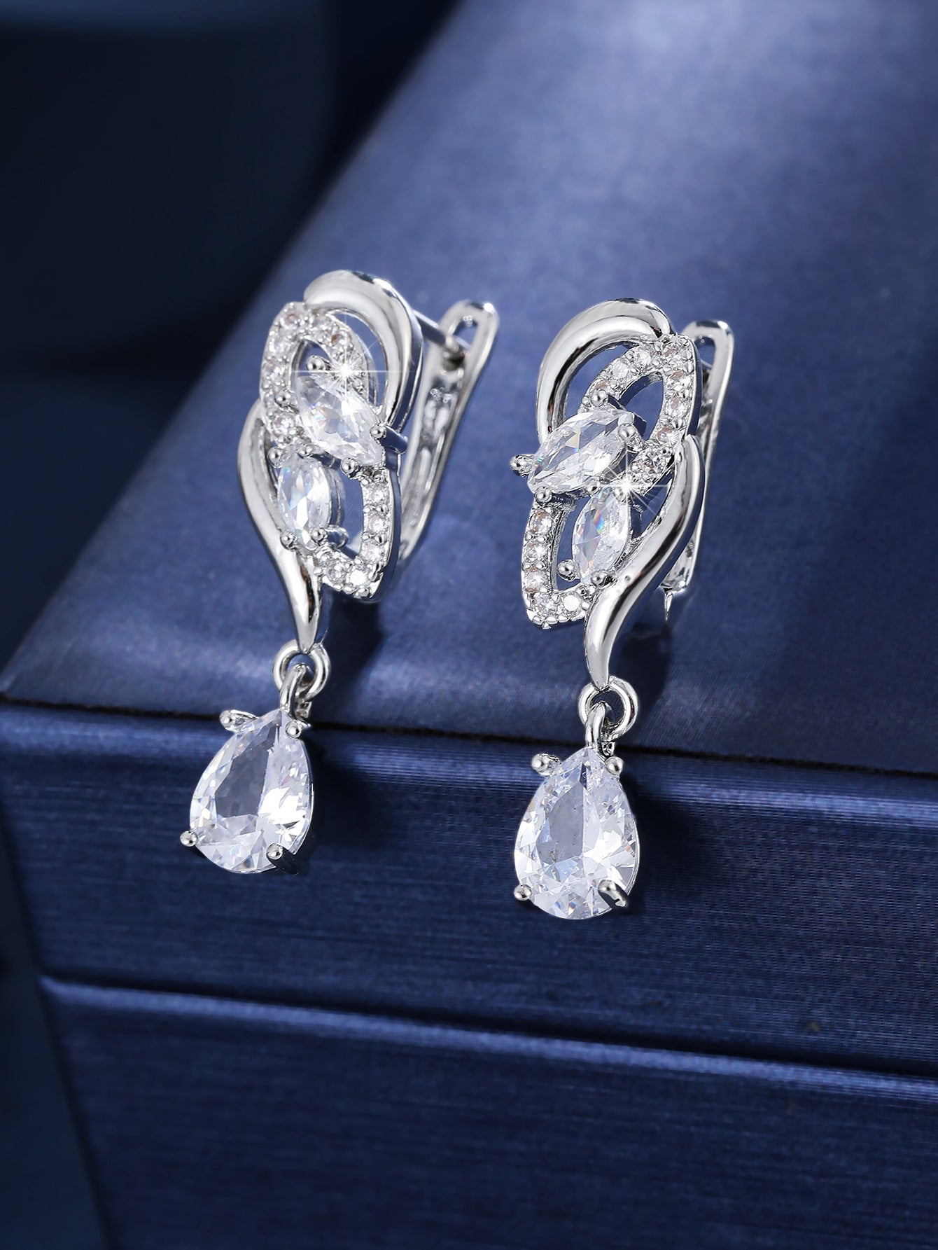 Women's Gorgeous Water Drop Full Inlaid Clip Ear Buckle