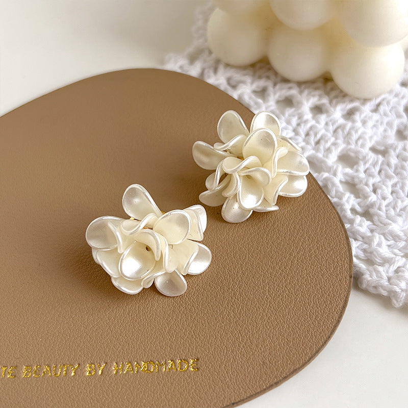 Women's Sier Needle White Flower Summer High-grade Temperament Camellia French Seaside Earrings