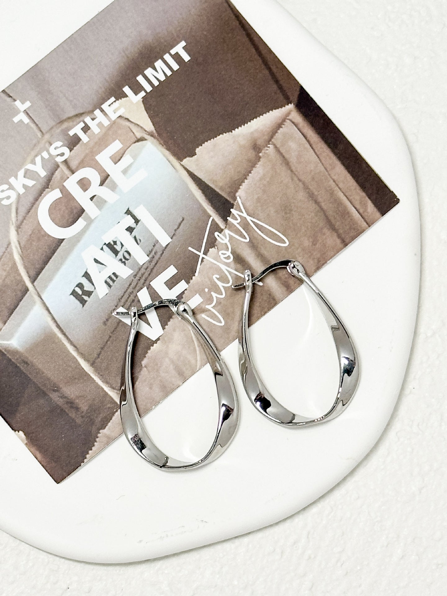 Metallic Clip Niche Design Advanced Exquisite Earrings