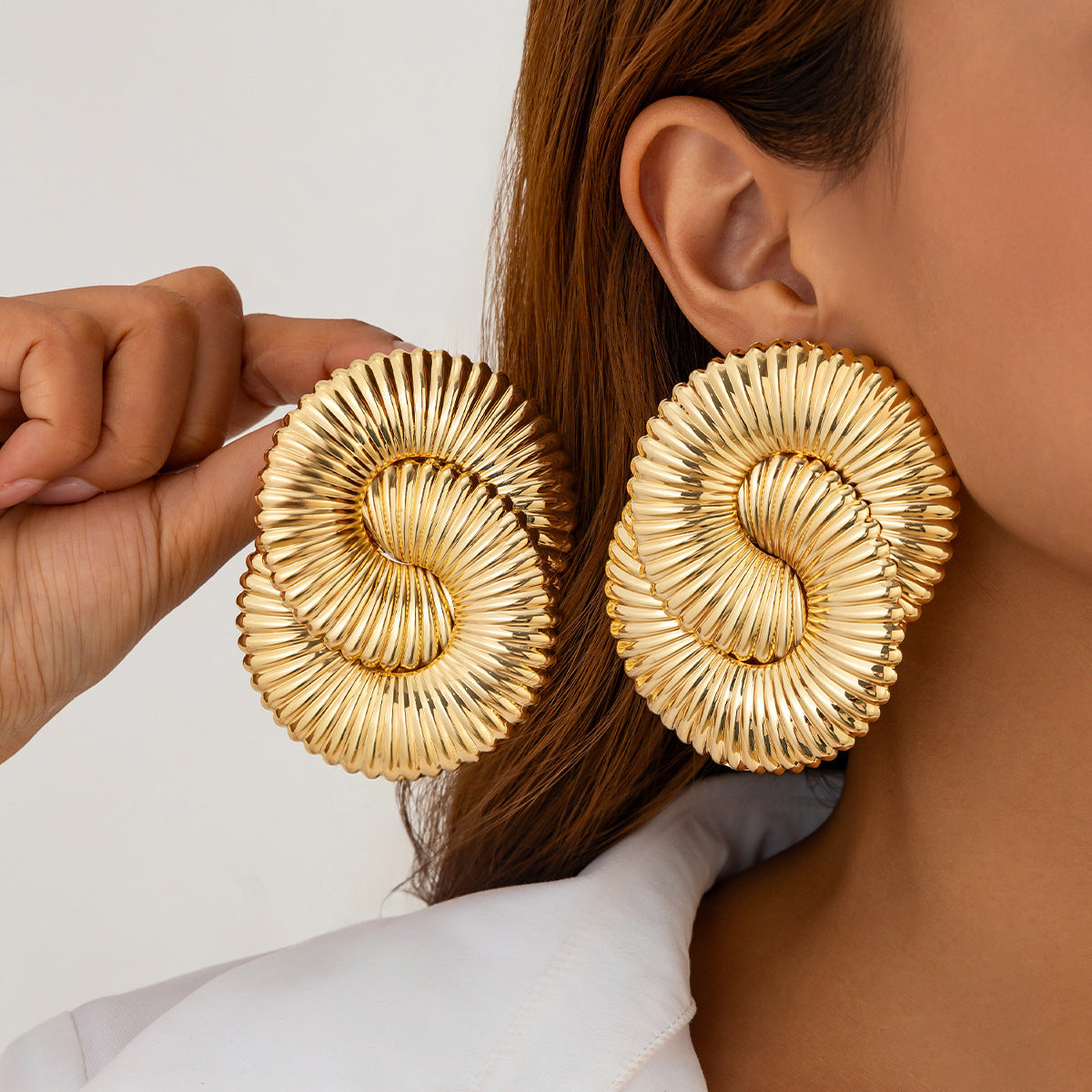 Women's Style Exaggerated Irregular Ear Punk Metal Fold Water Stud Earrings
