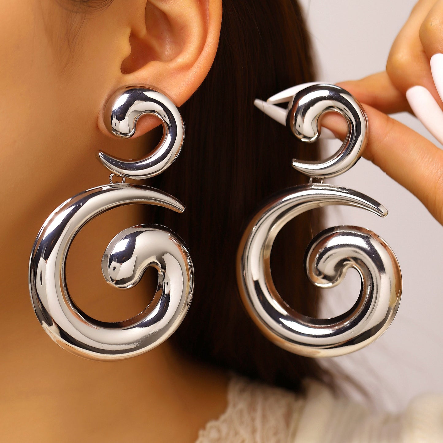 Women's Exaggerated Gold Spiral Retro Geometric Hollow Water Drops Personalized Stud Earrings
