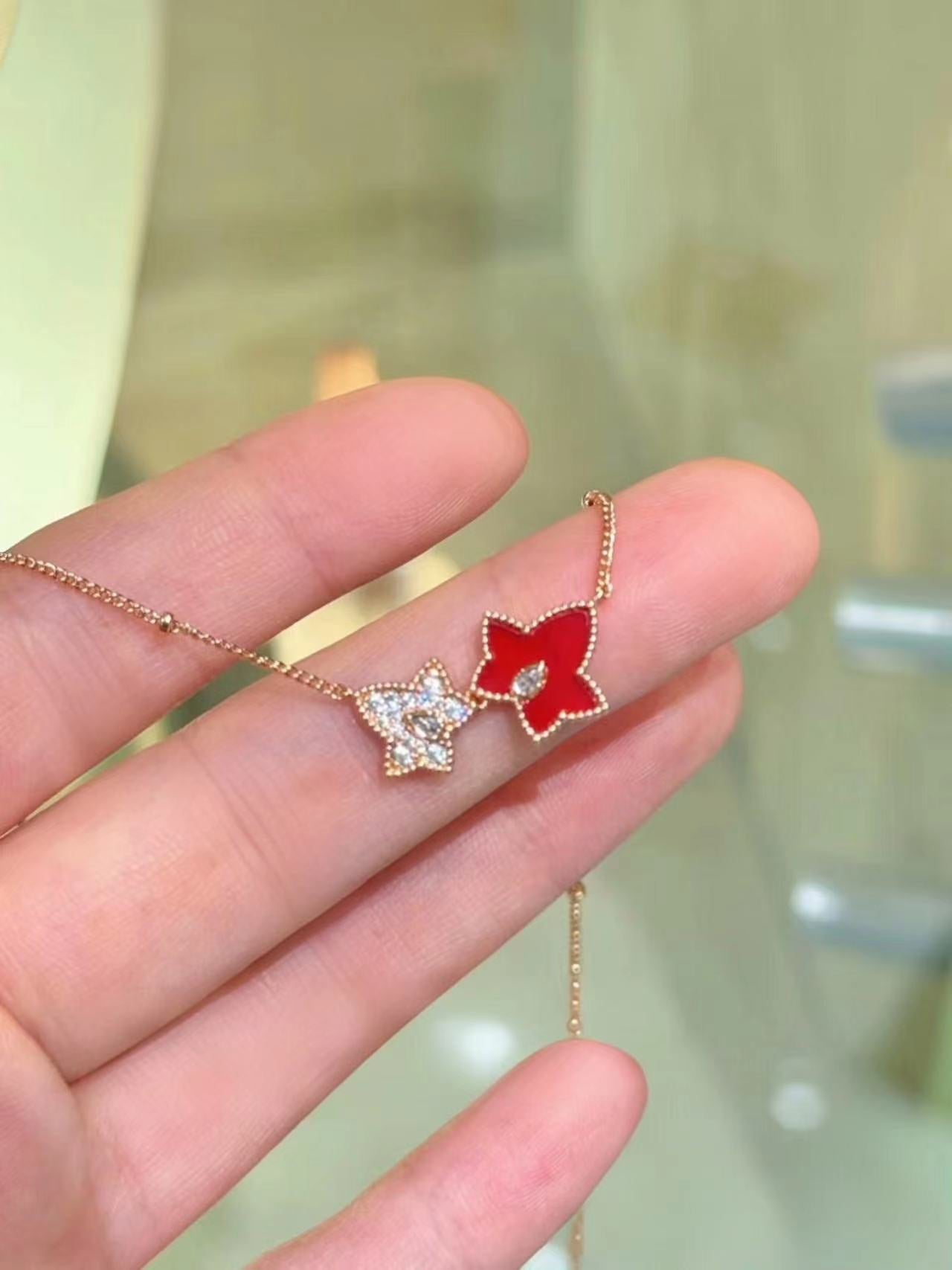 Champagne Double Star Female Tang Wei Necklace