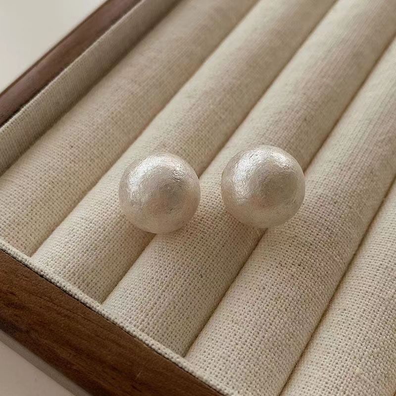 Women's Elegant Delicate Pearl Fashionable Niche Temperament Earrings