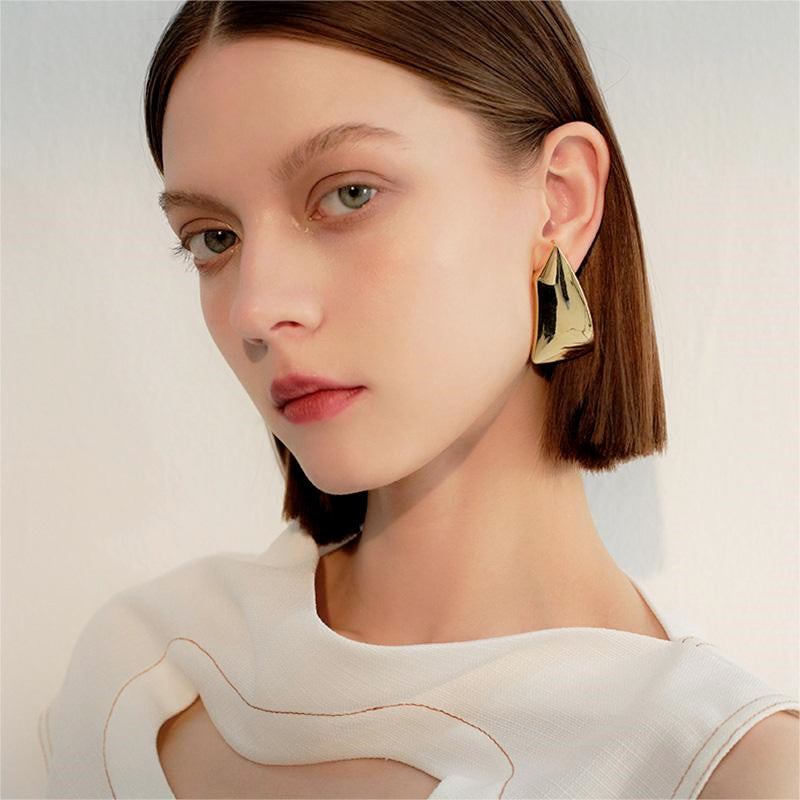 Women's Golden Irregular Geometric Shape Dignified Ear Earrings