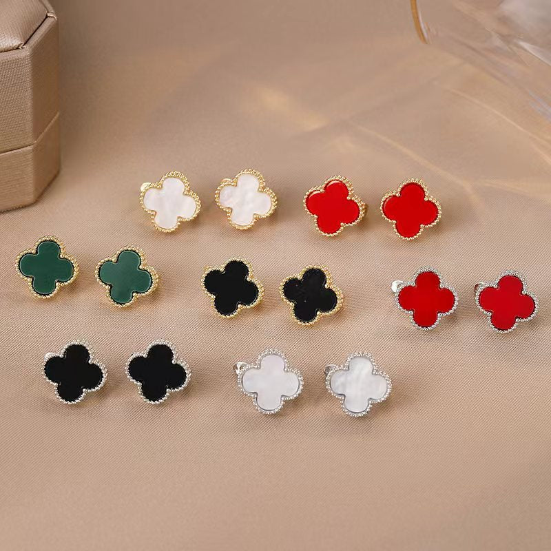 Leaf Clover Classic Style Light Luxury Ear Buckle
