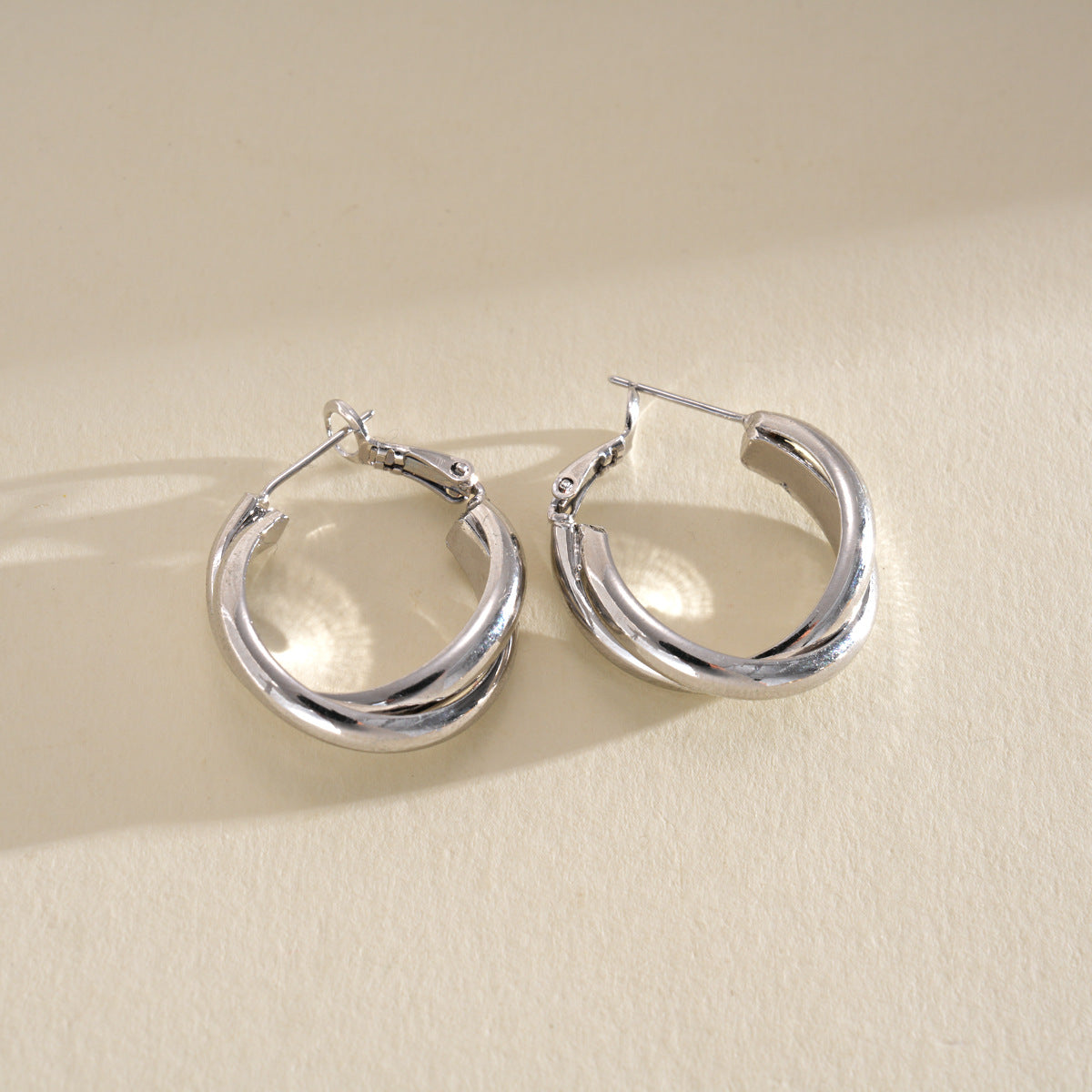Geometric Cut Heart-shaped Oval Irregular Design Versatile Light Stud Earrings