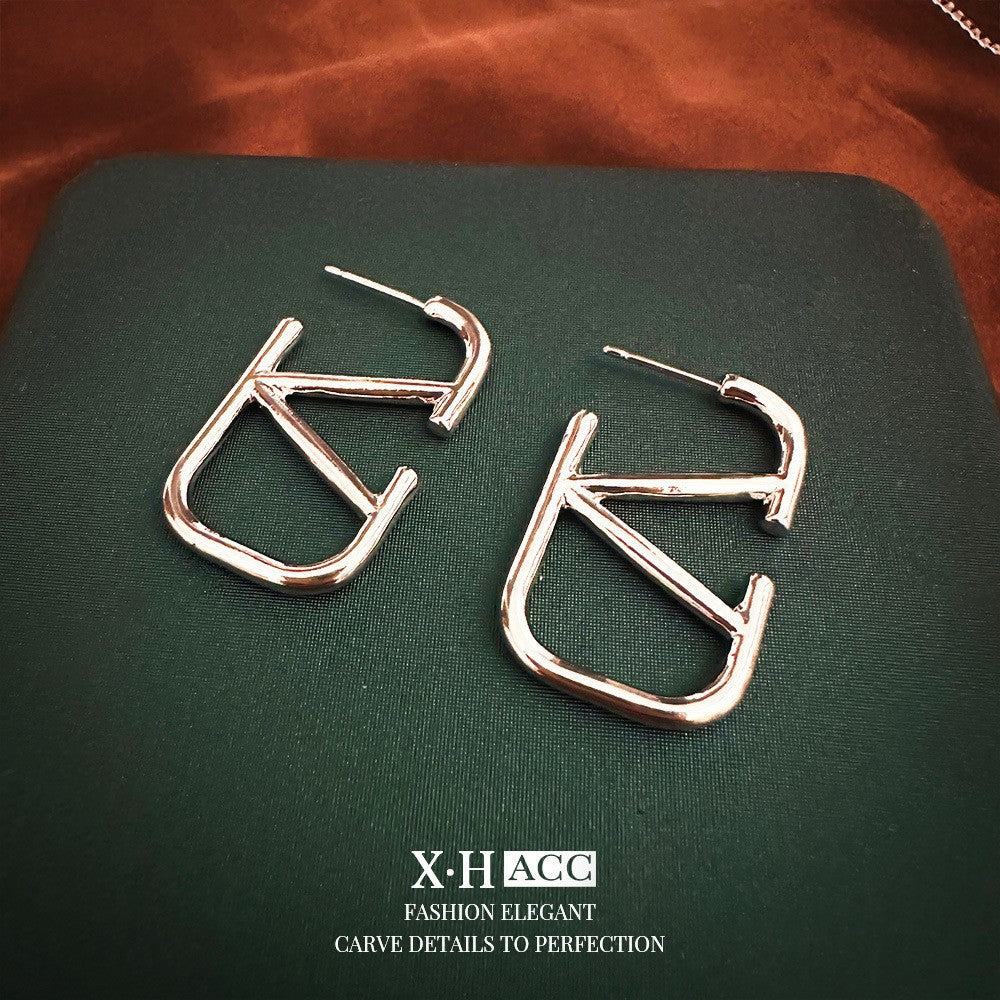 Fashionable Metal Texture Light Luxury Simple Earrings