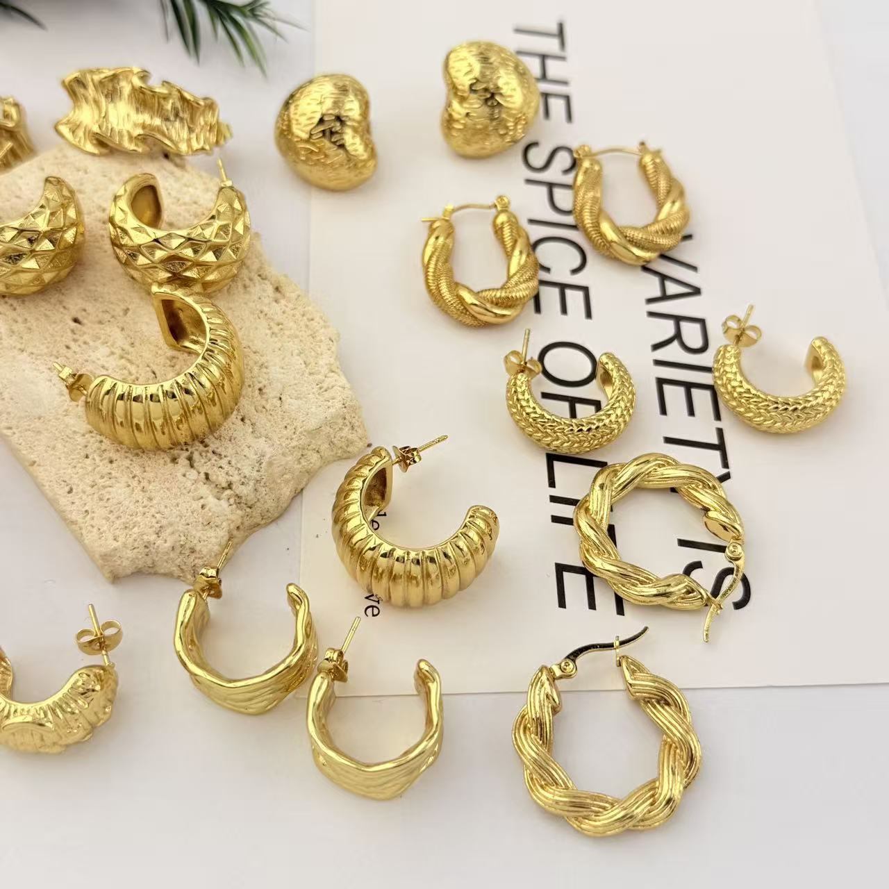 Twist Pleated Design Shaped Fashion Commuter Style Simple Versatile Elegant Earrings