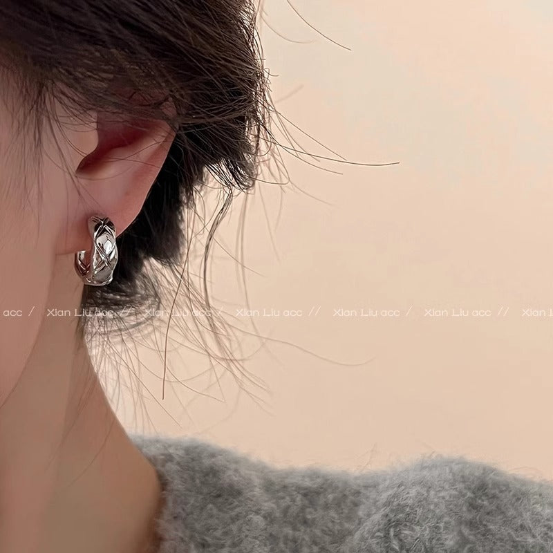 Rhombus Simple Light Luxury High-grade Retro Elegant Stud Earrings