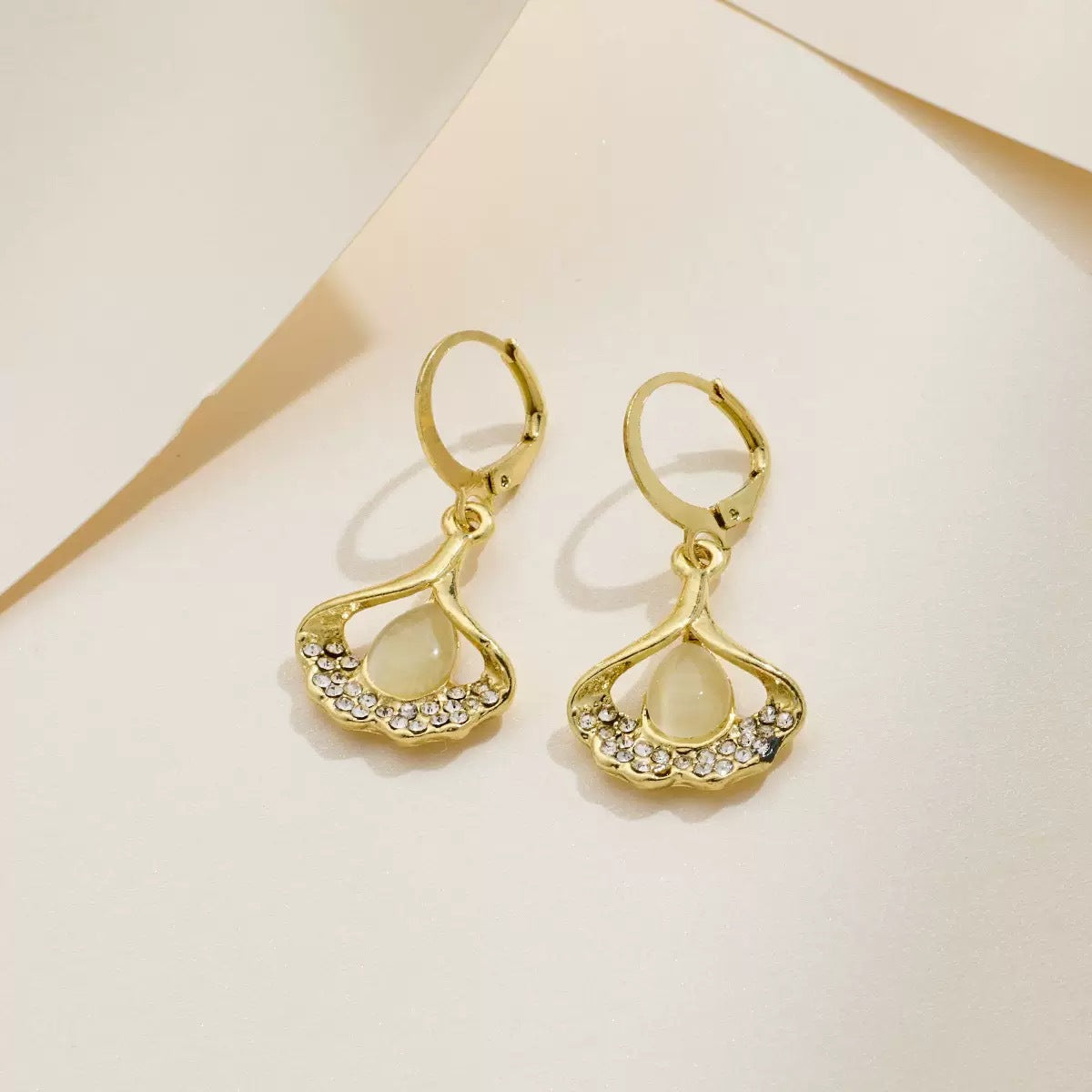 Female Temperamental Minority Design Sense Clip Light Ear Buckle