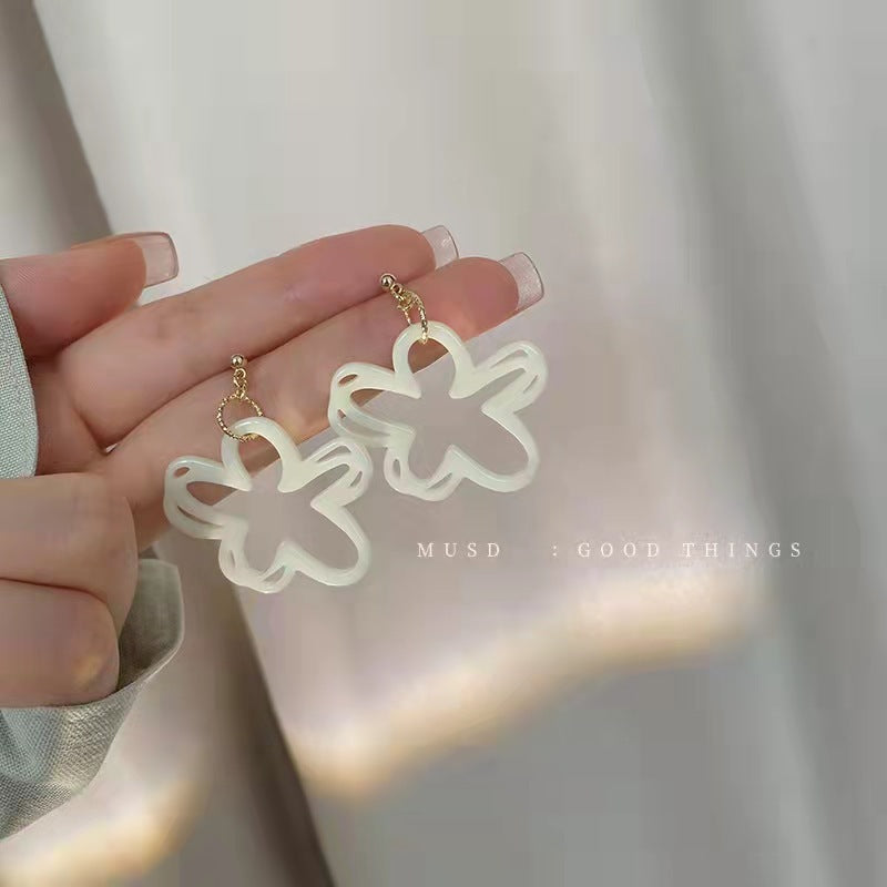 Women's Needle Super Fairy Hollow White Flower Sweet Ear Clip Retro Earrings