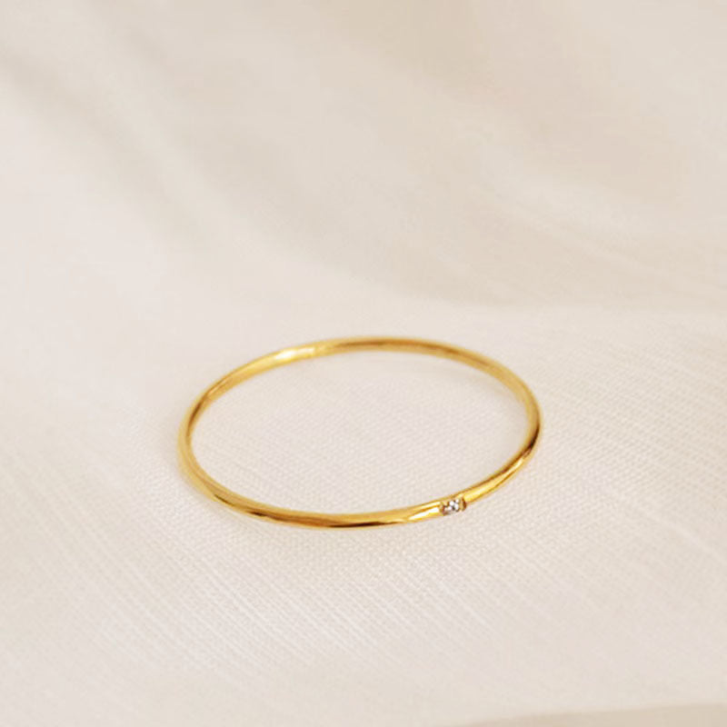 Small Diamond In The Debris Single Three Female Twin Light Rings