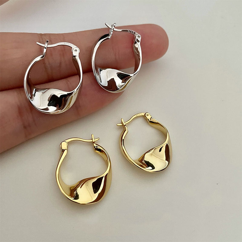 Women's Fashion High Sense Metal Glossy Surface Bracelets
