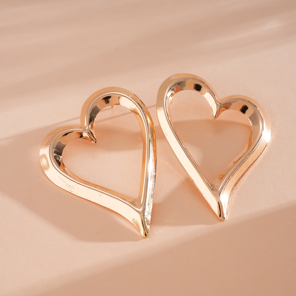 Geometric Cut Heart-shaped Oval Irregular Design Versatile Light Stud Earrings
