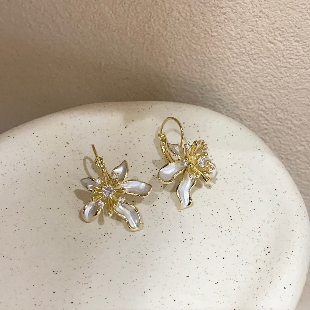 Women's Gentle Drip Glazed Flower Zircon Fashion Temperamental Minority Design Sense Ear Buckle