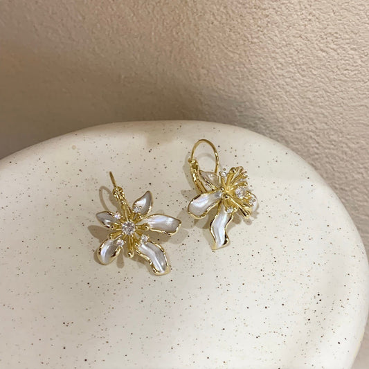 Women's Gentle Drip Glazed Flower Zircon Fashion Temperamental Minority Design Sense Ear Buckle