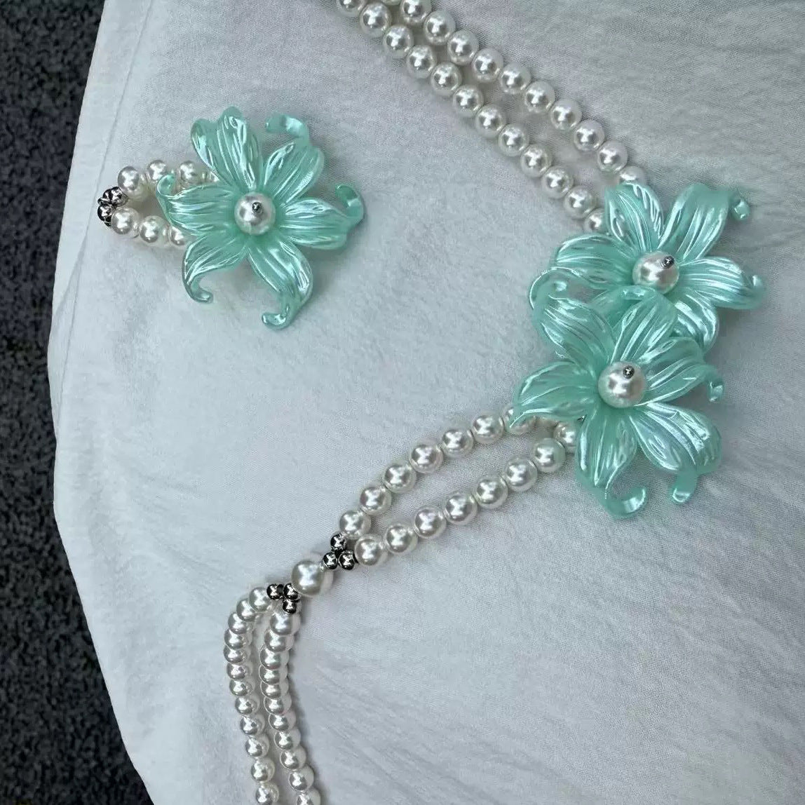 Women's Design Mint Green Flower-de-luce Pearl High-grade Clavicle Necklaces