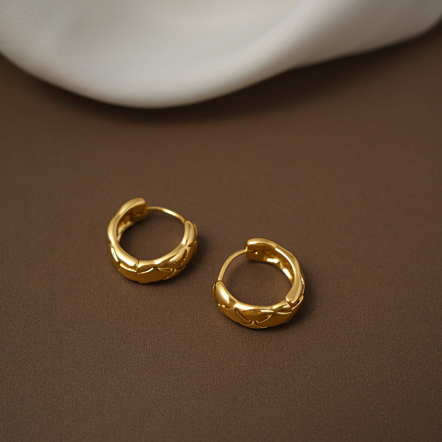 Women's Diamond Plaid Small Circle Light Luxury High-grade Temperament Ear Clip Earrings