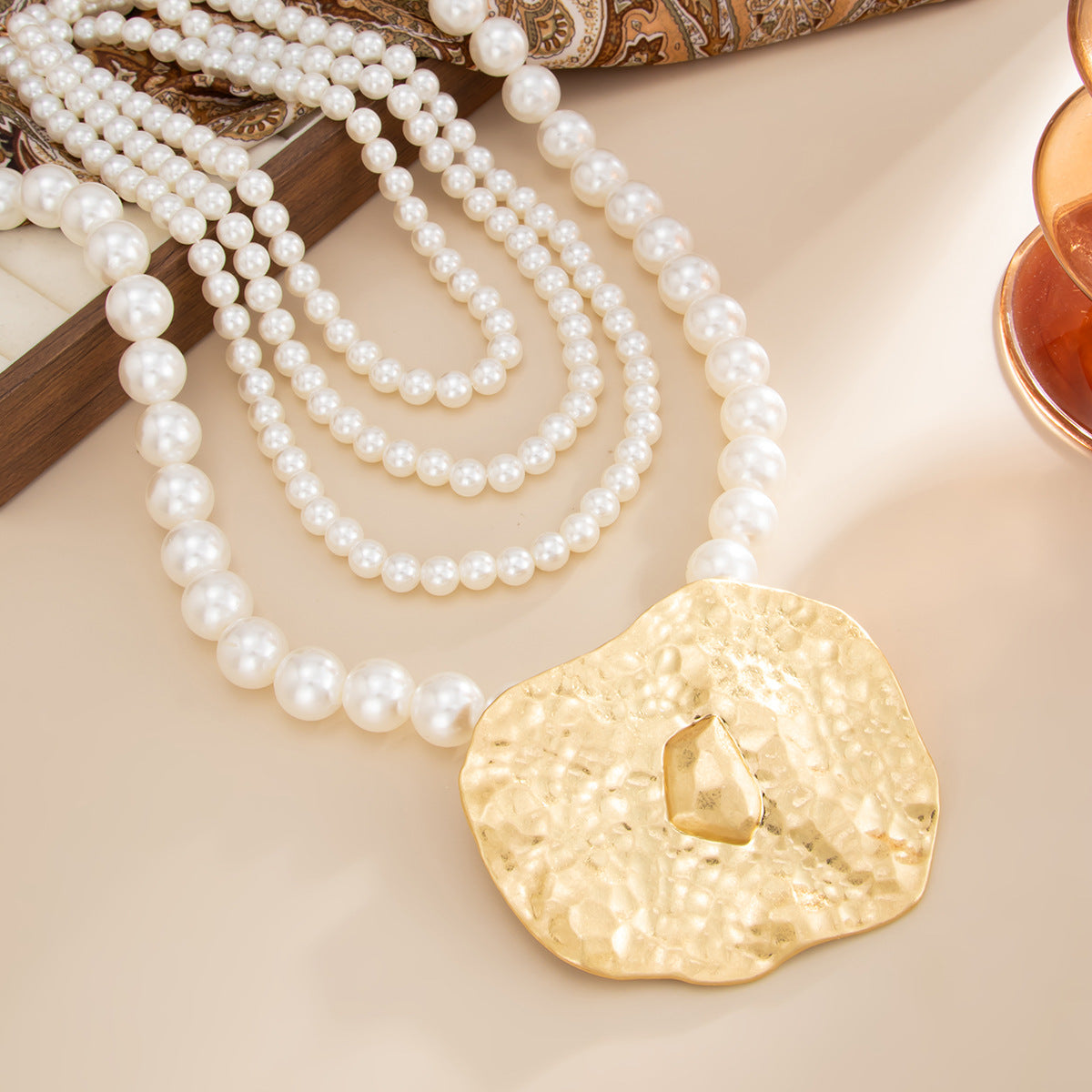 Women's Simple Elegant Imitation Pearl Beaded Clavicle Chain Metal Pleated Wafer Pendants