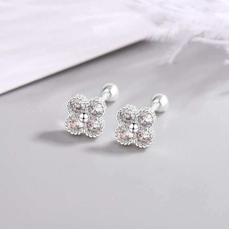 Clover Female Korean Style Fresh Simple Dignified Flowers Light Luxury Stud Earrings